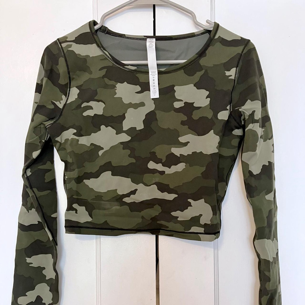 🌿✨ LULULEMON WUNDER TRAIN CROPPED LONG SLEEVE (HERITAGE 365 CAMO, SIZE 6) ✨🌿